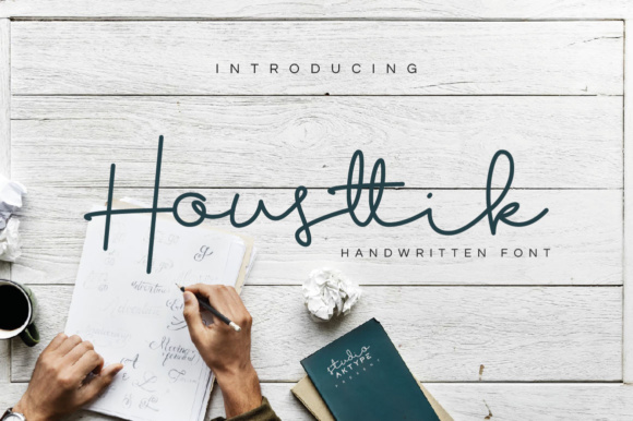 Housttik: A Elegant Script Font for Modern Design